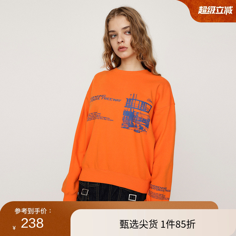 SLY 冬季新品休闲男友风街景印花圆领卫衣030HAA90-3161