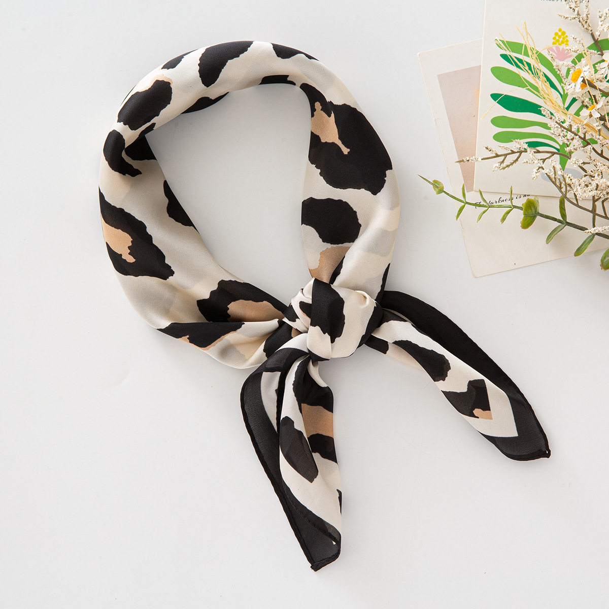 丝巾女欧美流行豹纹印花小方巾装饰领巾女士休闲头巾70cm小方巾