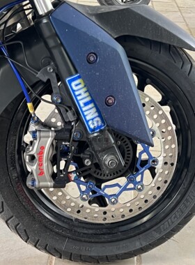 XMAX300改装brembo水鸟M50S刹车卡钳转接码FAR刹车盘上泵手泵油管