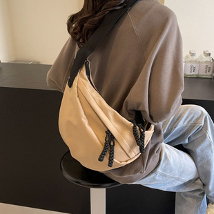 爆品高颜值饺子包休闲轻便斜挎背包学生旅游背包韩版 单肩包港风惠