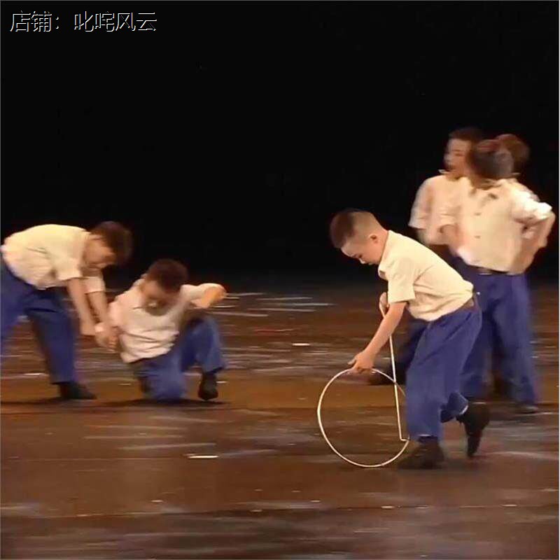 新小荷风采大院里的小男