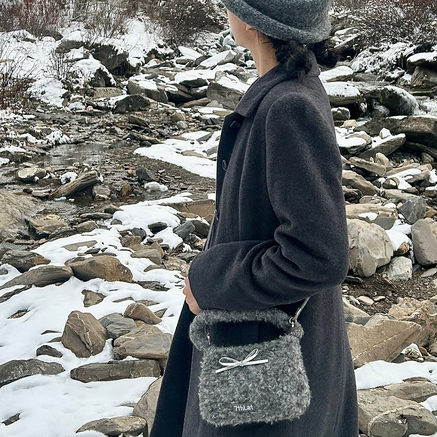 7THLAT抓毛呢毛绒单肩斜挎包