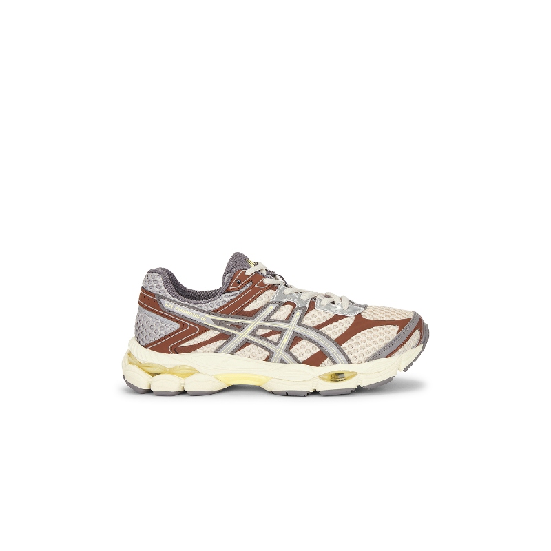 Asics EMMI GEL-CUMULUS 16 运动鞋 米色 运动休闲风女款REVOLVE