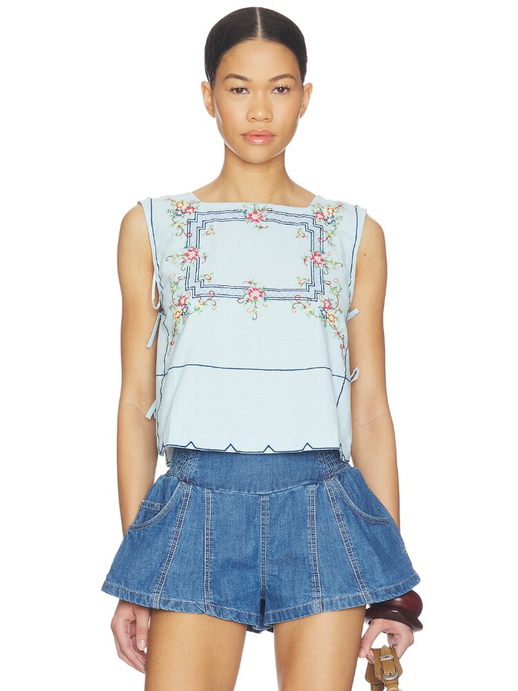Free People 花卉刺绣无袖上衣淡蓝色夏季新品复古方领T恤REVOLVE