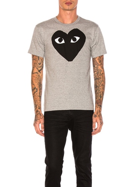 COMME des GARCONS PLAY  CDG 川久保玲 纹章棉 T 恤REVOLVE小众