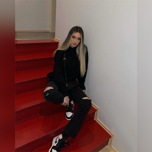 GRLFRND KATE 短款REVOLVE