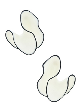 8 Other Reasons AUDA 铆钉耳饰 象牙白 REVOLVE小众新款