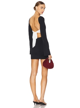 MORE TO COME 黑色长袖针织连衣裙保暖辣妹风露背系带短裙REVOLVE