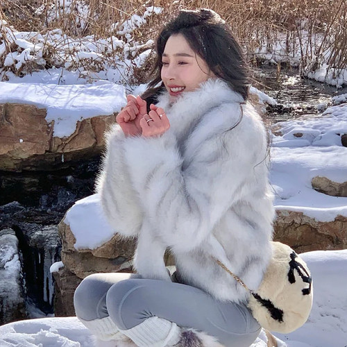 [爆款补货]Unreal Fur易梦玲同款环保皮草外套女冬季保暖REVOLVE