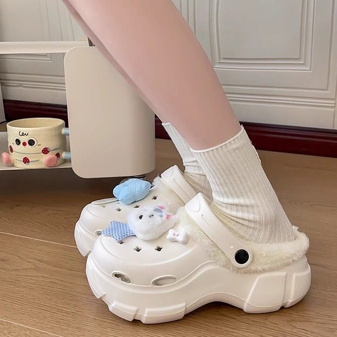 可爱儿童加绒洞洞鞋女2026新款秋冬季保暖家用亲子款棉拖鞋可外穿