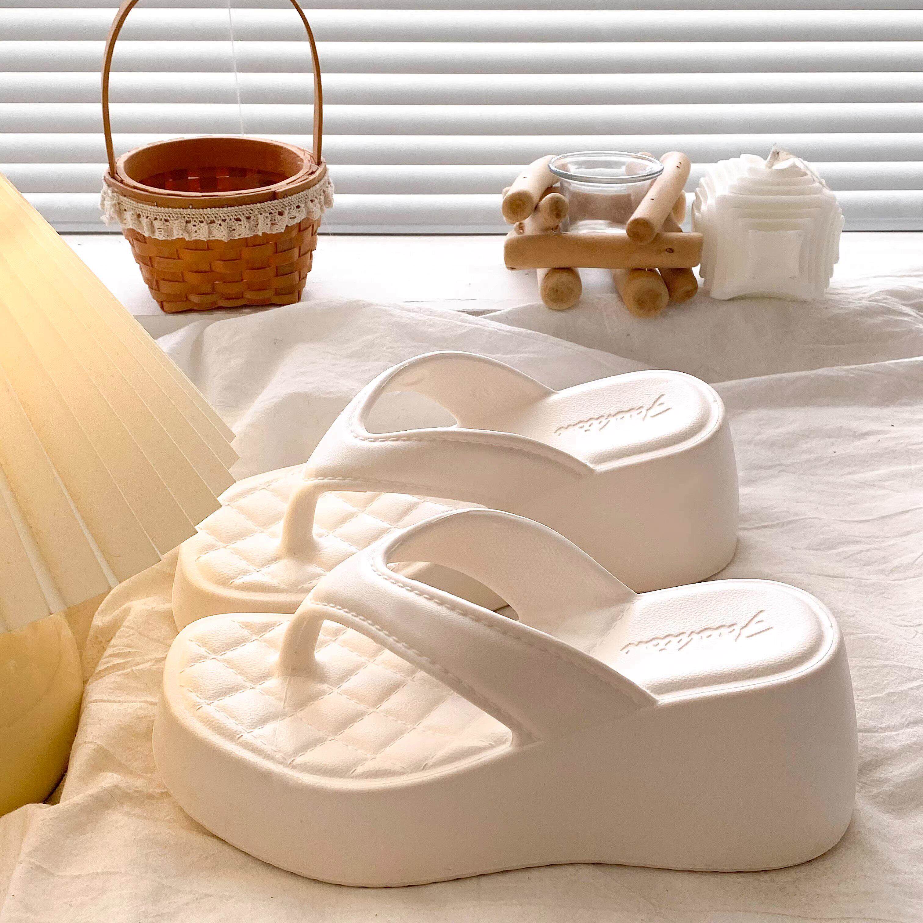 7.0厚底人字拖女夏外穿松糕跟增高2026新款高级感小个子夹脚拖鞋