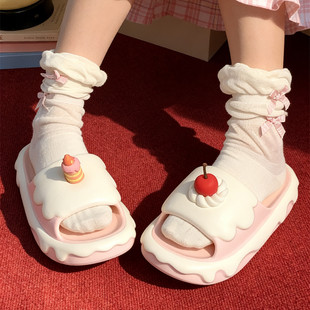 可爱樱桃奶油蛋糕女士拖鞋 学生防滑夏休闲舒适2026新款 一字凉拖鞋