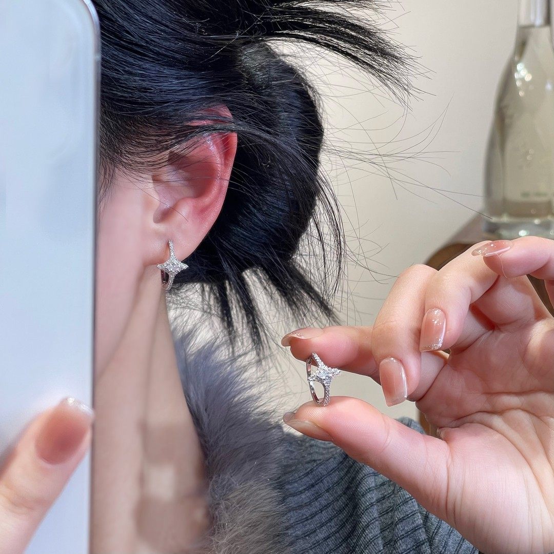 轻奢星芒耳扣2026新款爆款高级感耳环养耳洞耳圈显脸小耳夹女耳饰,饰品/流行首饰/时尚饰品新,耳环,淘宝优惠券,粉丝福利购,淘宝优惠卷