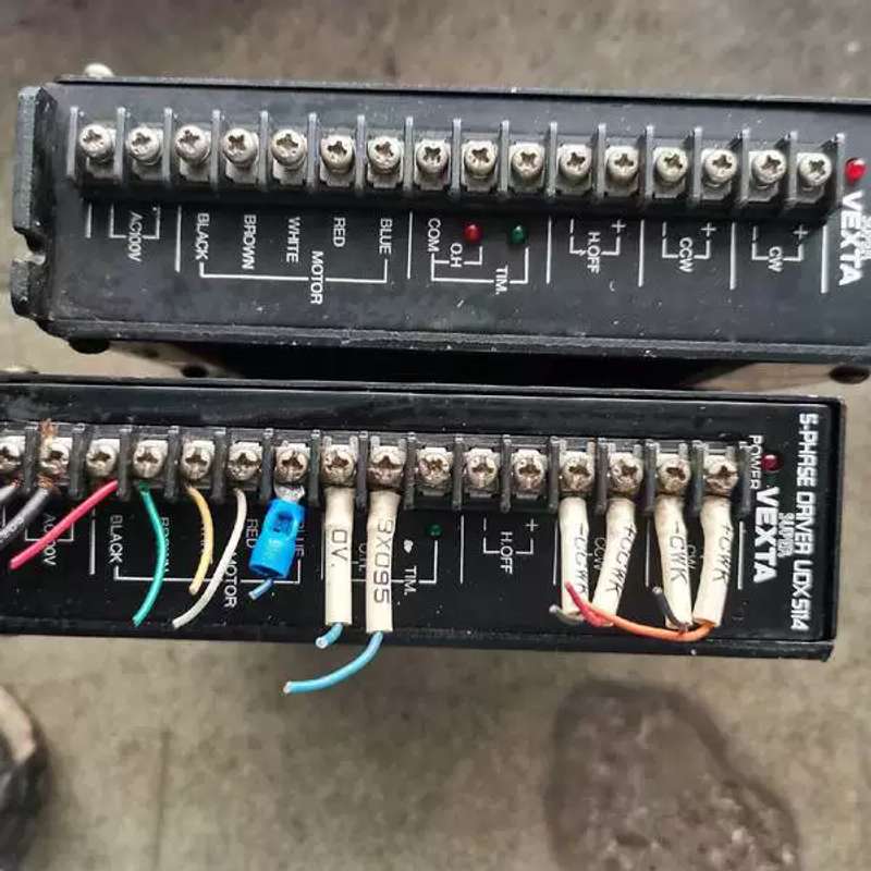 议价驱动器UDX5114 自己剪的线 一起2台 本产品不