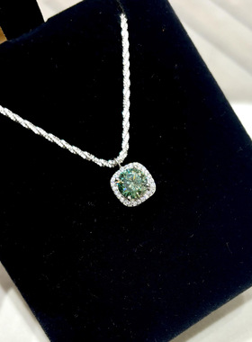 波光粼粼爆闪绿色方糖项链2026新款小众设计钛钢不掉色锁骨链饰品