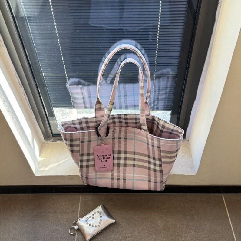粉色格子斜挎包帆布包包女款手提通勤单肩包女大容量日常通勤百搭