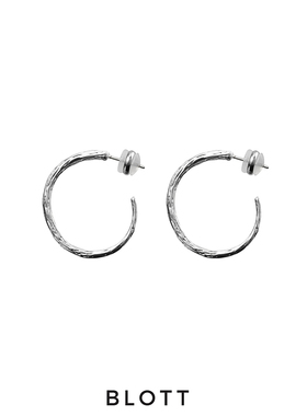 【博主同款】BLOTT 树皮纹拉丝 椭圆小圈耳环纯银耳针