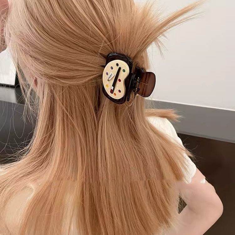 锁骨发抓夹甜美可爱少女
