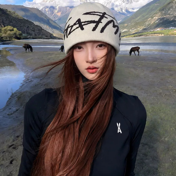 米白色字母川西旅游登山针织帽女