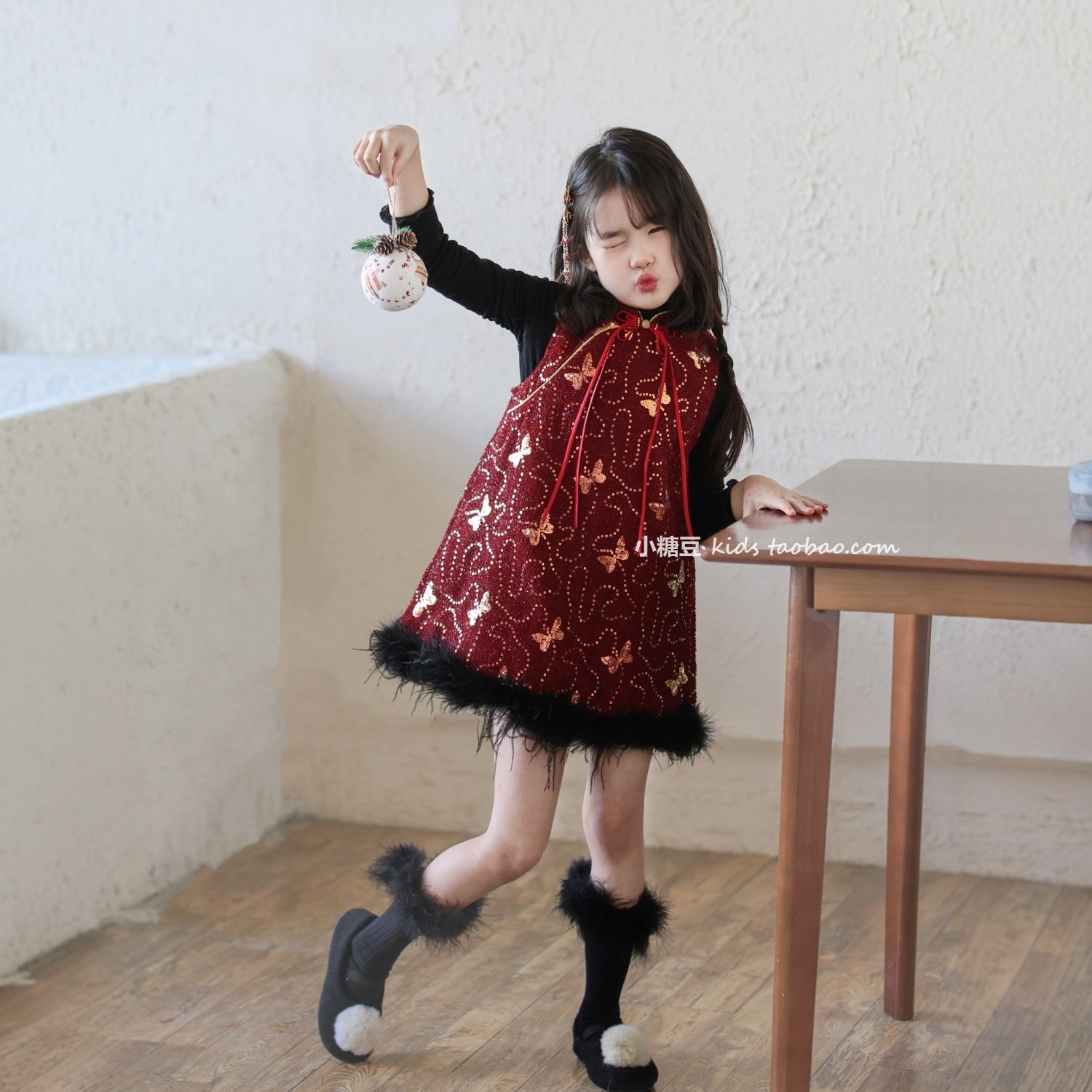 女童蝴蝶亮片刺绣旗袍裙背心裙2025冬女孩新中式加绒连衣裙拜年服,童装/婴儿装/亲子装,连衣裙,淘宝优惠券,粉丝福利购,淘宝优惠卷