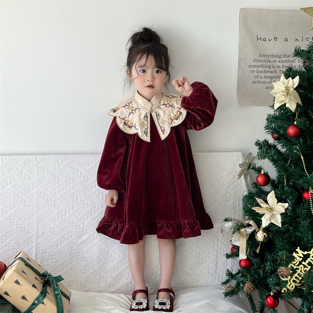 女童加绒红色丝绒连衣裙刺绣云肩