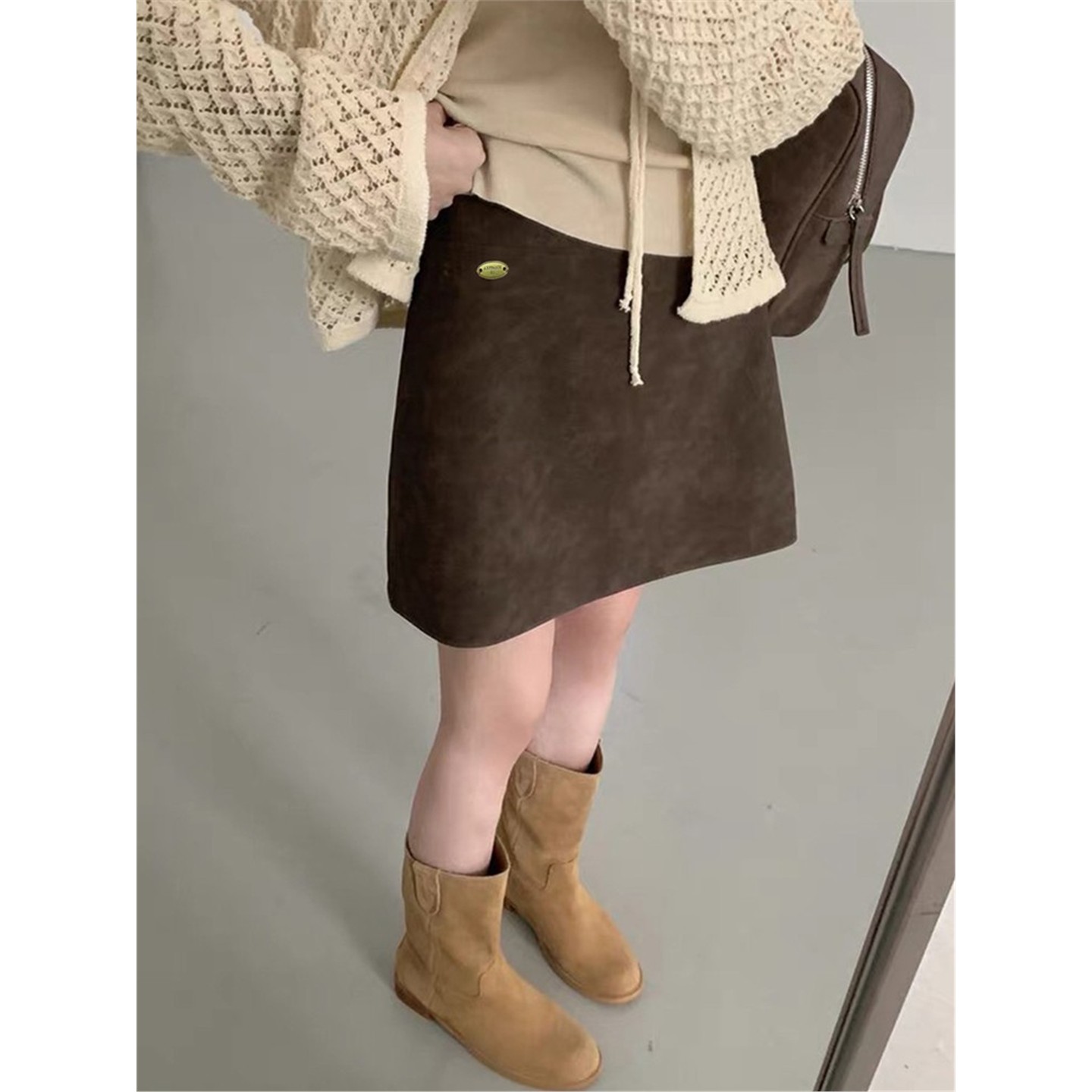 咖色麂皮绒半身裙女2025秋冬款高腰显瘦A字裙大码包臀短裙子