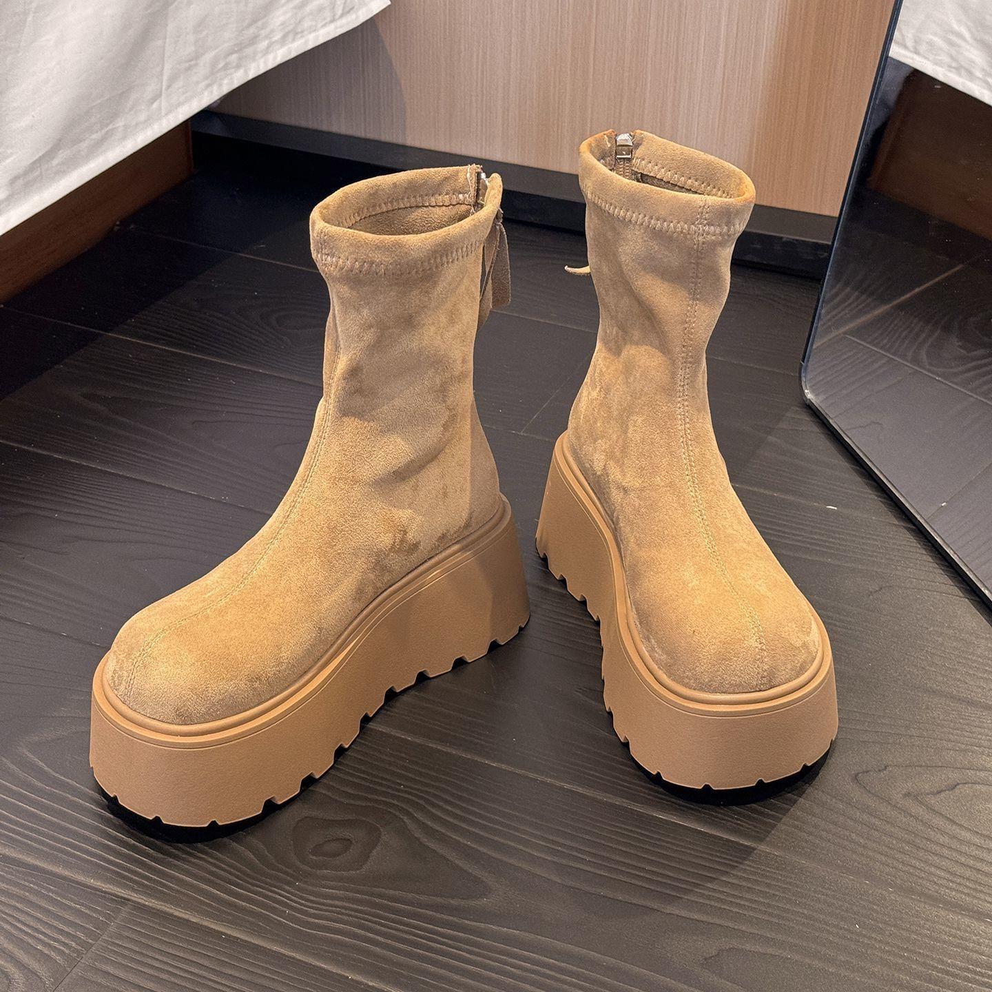 超火尚厚底小增高时百搭马靴女款2052新款秋冬季个子松糕丁中筒靴