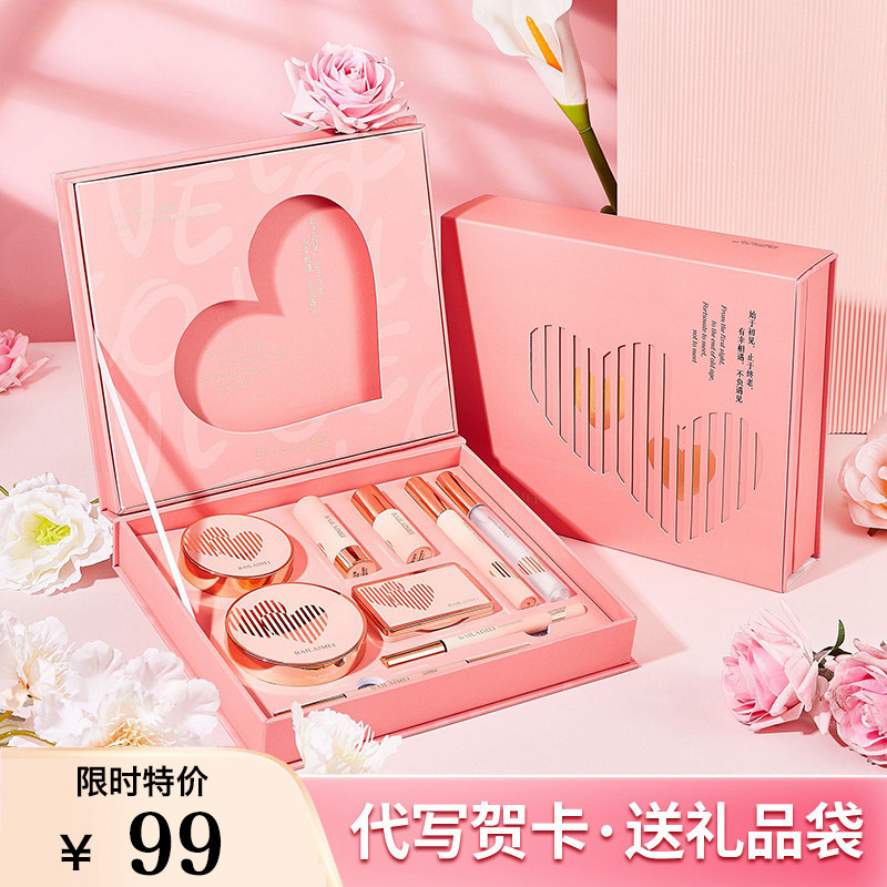 时尚前沿：品牌女装折扣店迎来新机遇