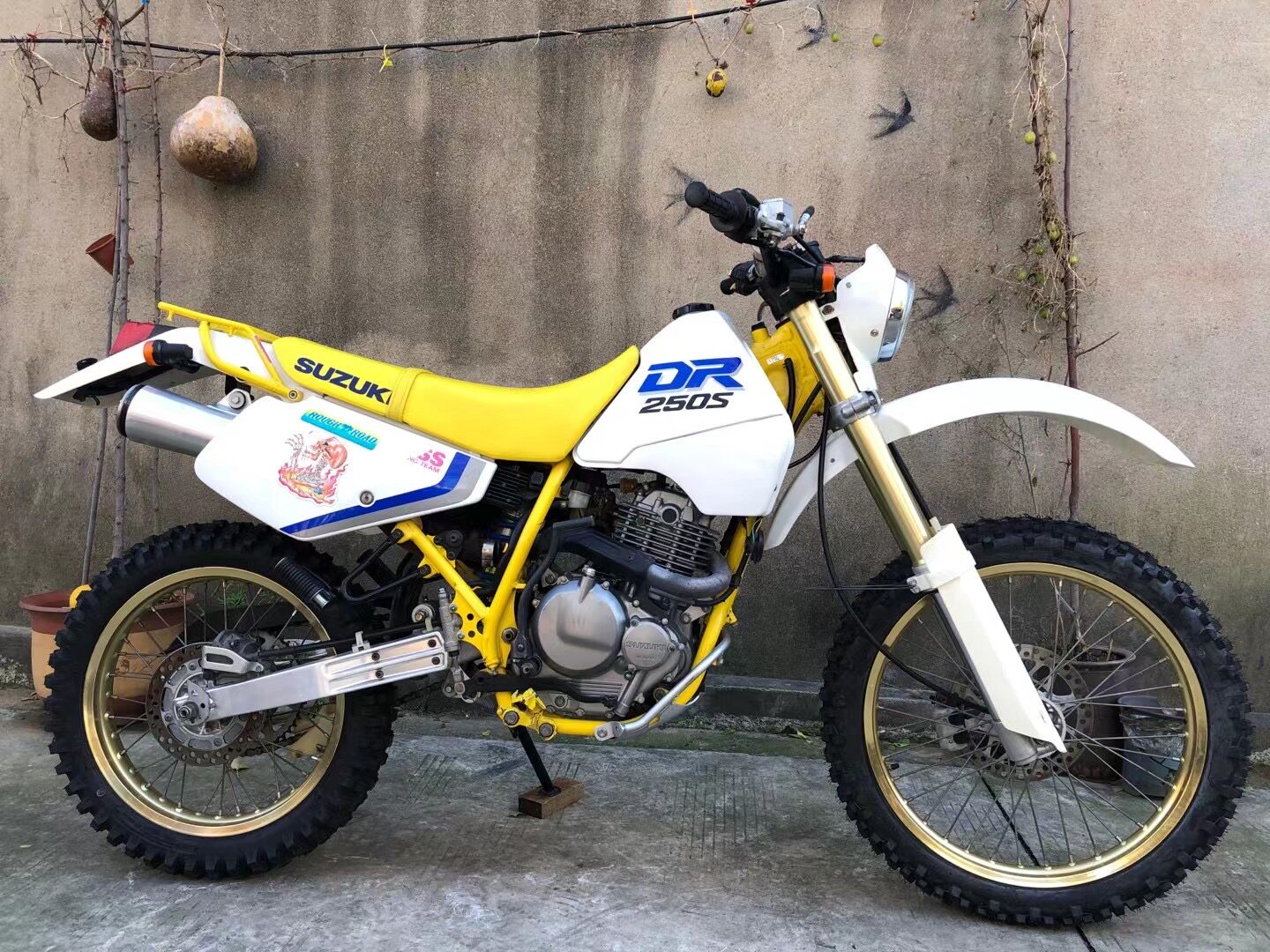 摩托迷越摩托野车-全高配250水冷CQR完整版17-17滑胎特技长途高赛