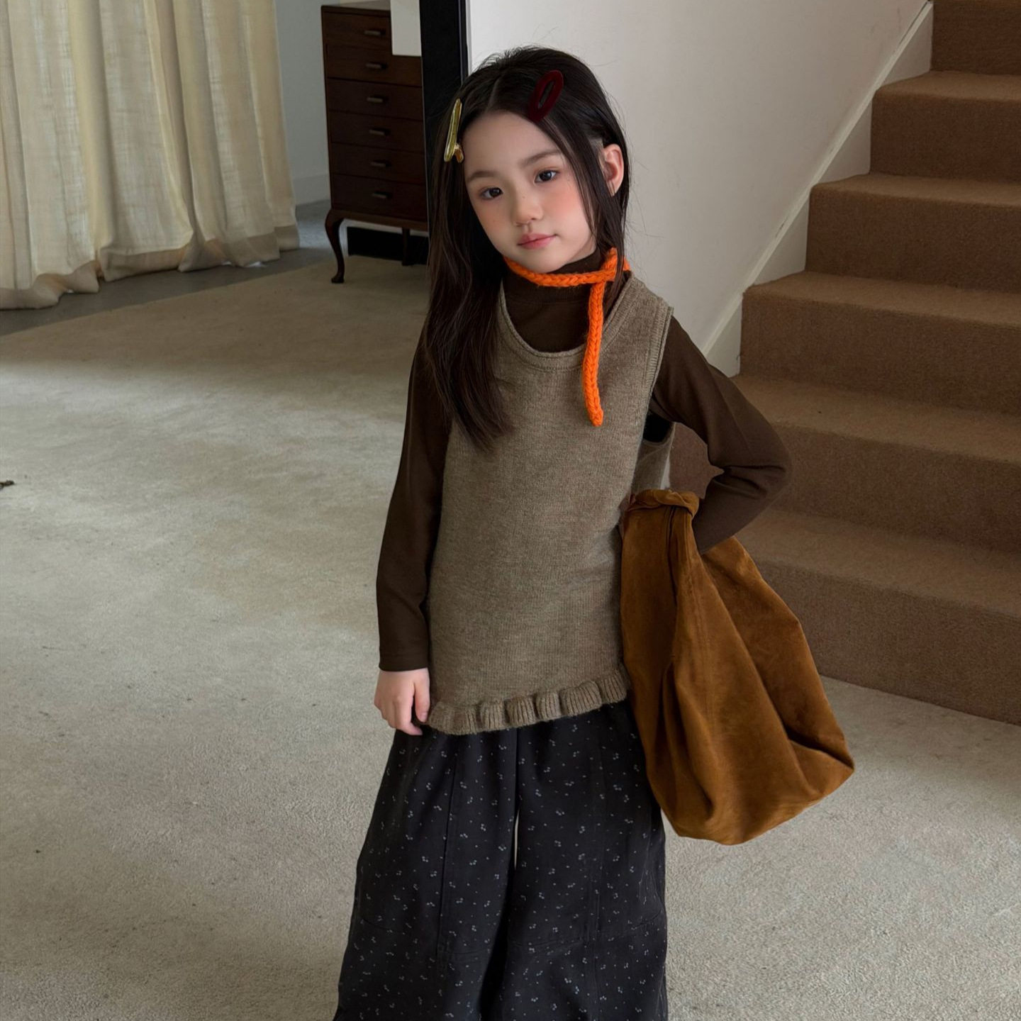 女童毛衣2026秋季新款毛衣针织衫儿童下摆木耳边毛线衣圆领马甲潮