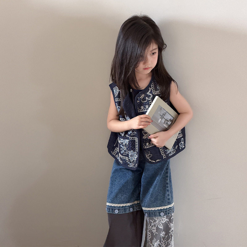 女童简约针织吊带时髦刺绣牛仔马甲春夏季百搭设计感牛仔裤套装