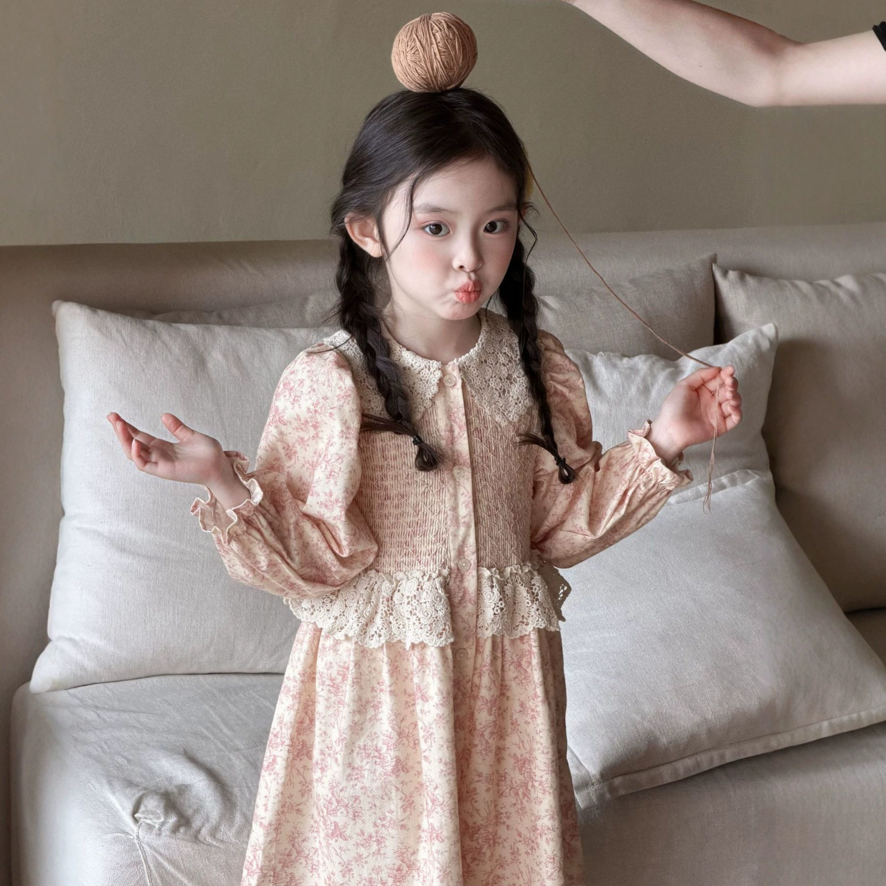儿童连衣裙新款女童秋季裙子碎花长袖公主裙蕾丝娃娃领小童裙