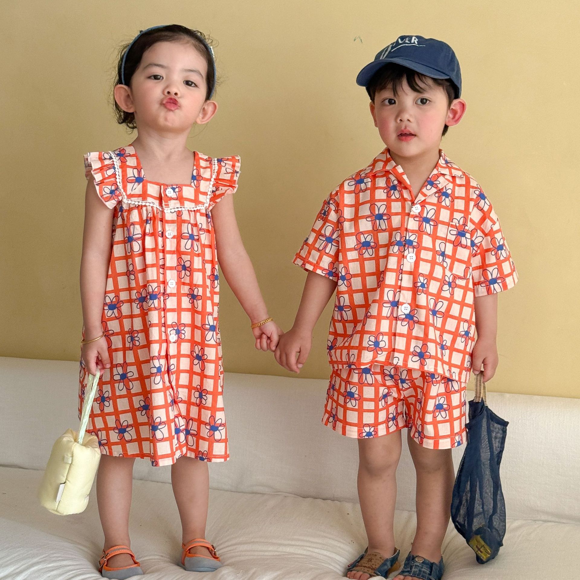儿童夏季衬衫套装男童海边度假2026新款宝宝洋气女童连衣裙兄妹装