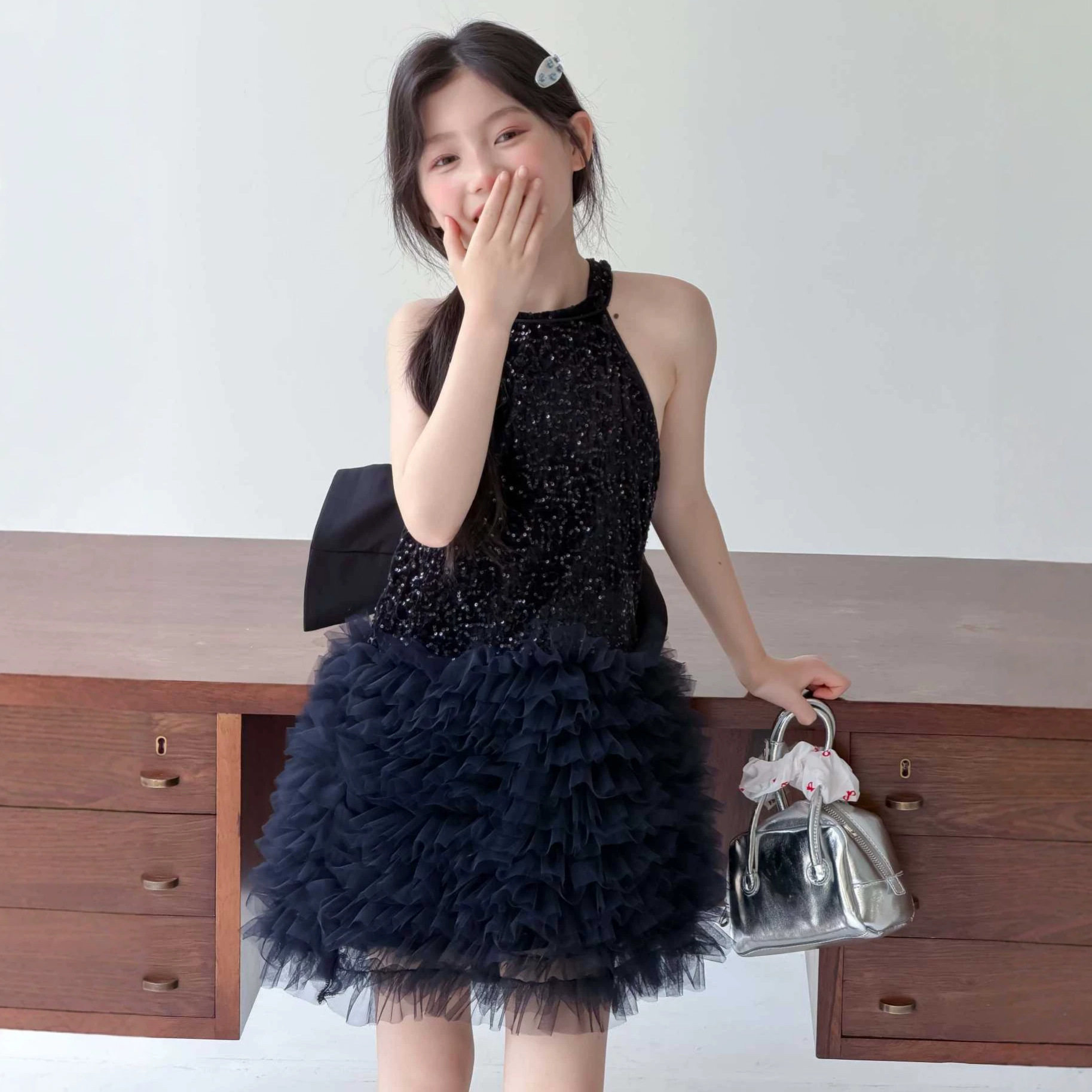 女童黑色礼服公主裙2026夏款亮片后背镂空蝴蝶结黑天鹅蛋糕连衣裙