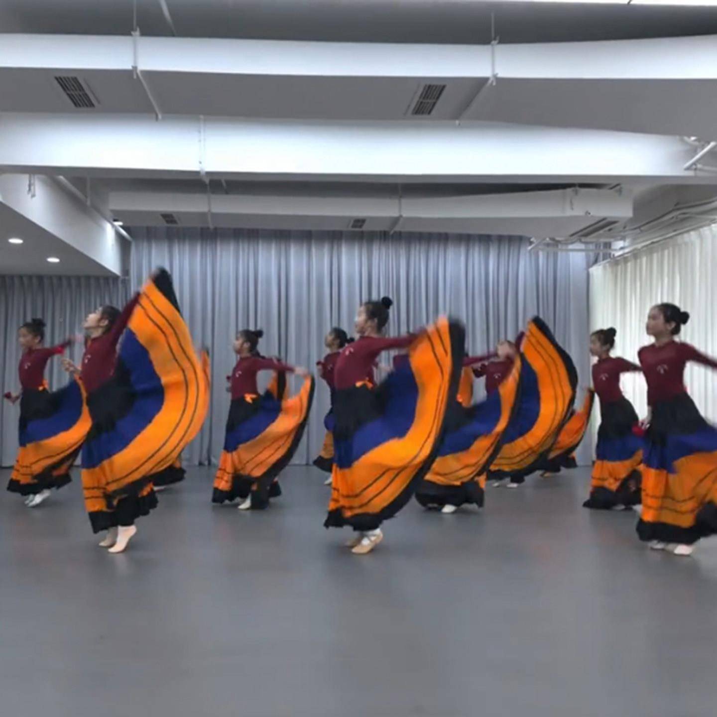 彝族大摆裙少数成人演舞出服女云南贵族挽QJG歌古典百民褶裙表演