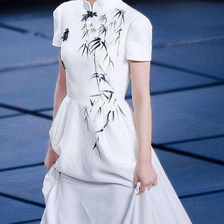 赵丽颖同款白色连衣XEW初中生合唱服立旗领袍长款学生国裙风礼服