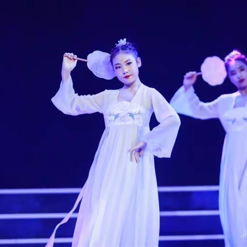 儿童汉服演出服胭脂妆古典舞蹈服池上俏执扇小酒馆道童上春山超仙