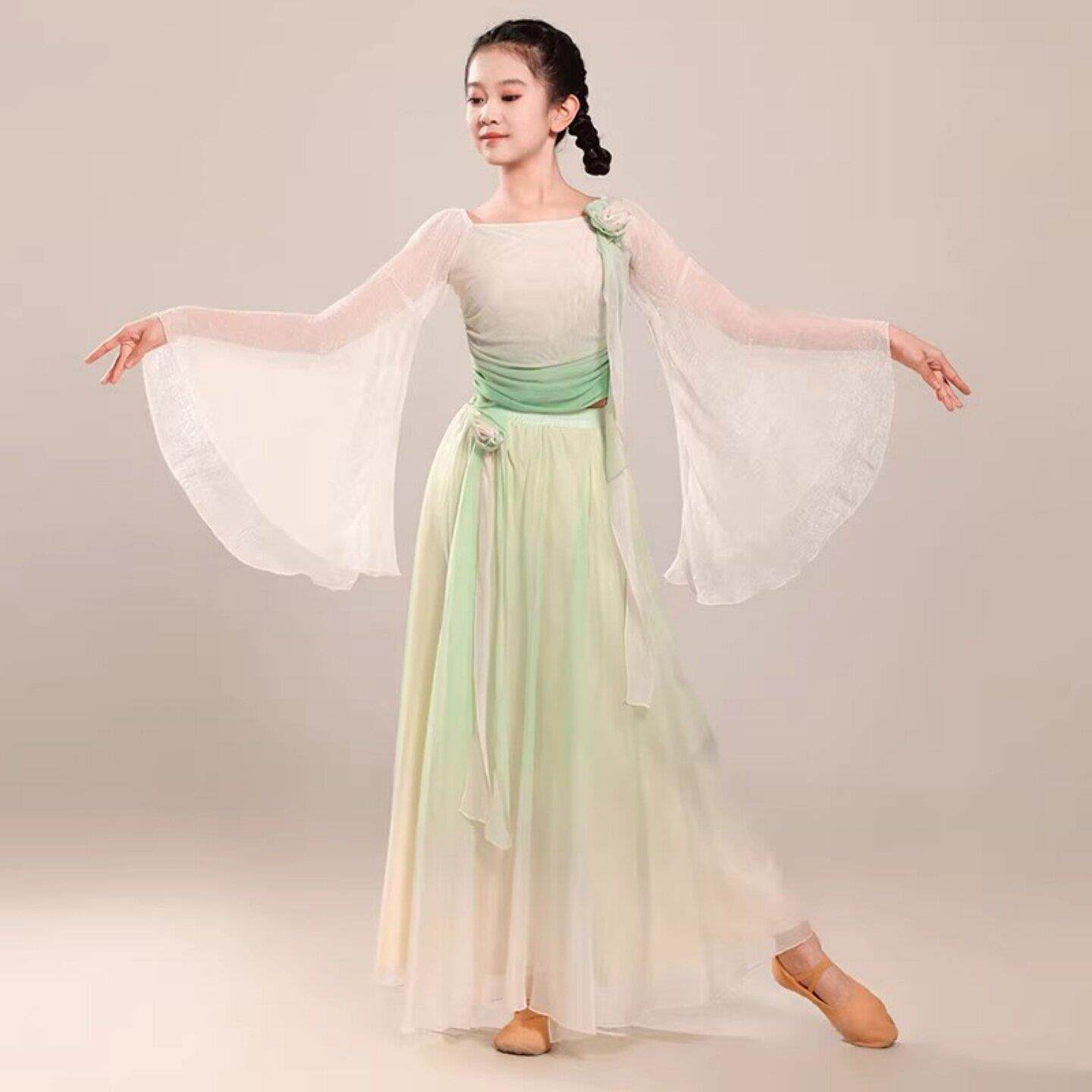 儿童古CKO儿典舞蹈表演服飘逸童渐绿纱女衣幼扇子舞中国层舞演出