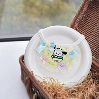 Большой ушелой собаки в плавательном кольце