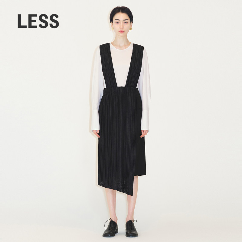 【精工系列】LESS黑色不规则压褶小众设计感背带连衣裙2M7G1