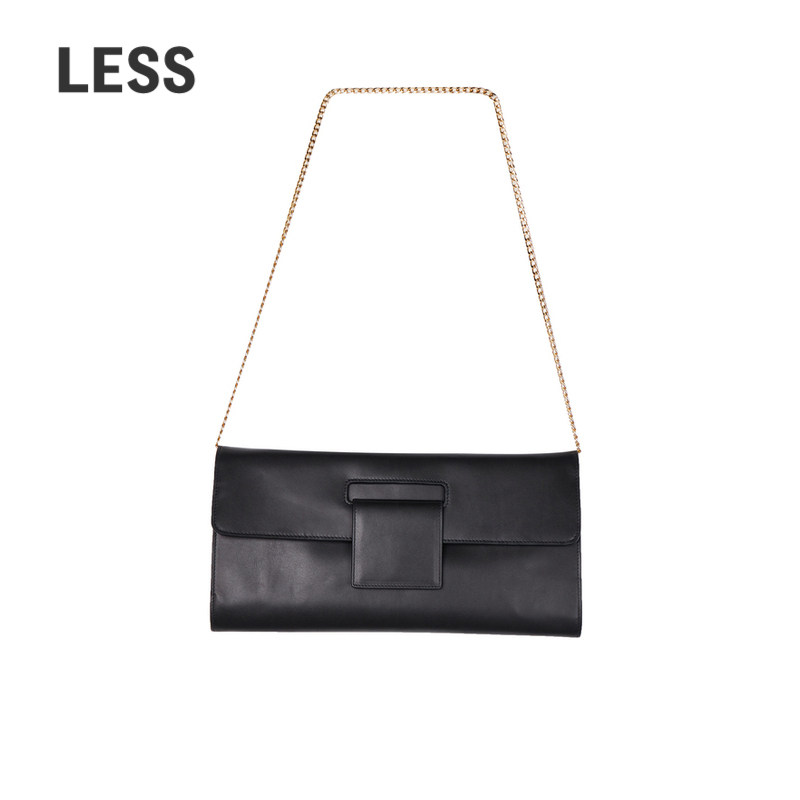 翻盖包手拿包结合，手拿造型感独特有趣