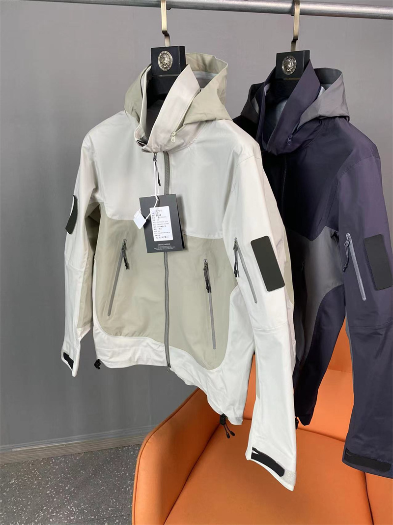 秋季男士户外防水连帽冲锋衣夹克