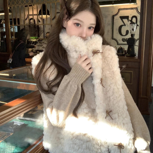环保毛毛马甲女短款2026秋冬新款仿皮草羊羔毛加厚保暖毛茸茸背心