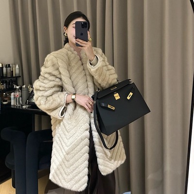 中长款人字纹环保皮草女2025冬季高级感仿水貂毛皮毛一体外套大衣