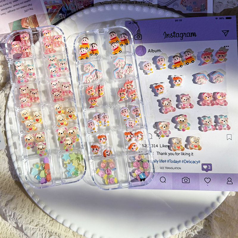 爆款蜡笔小新卡通美甲饰品冰透小熊可爱立体指甲穿戴甲奶油胶配饰