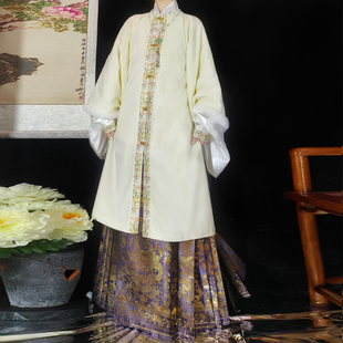 梦桑塔冬季毛呢披袄长外套汉服明制大码对襟保暖白色织金马面现货