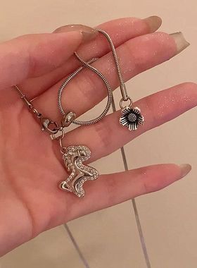 新款卡通银色锆石小马吊坠毛衣链可调节长短设计简约时尚设计感女