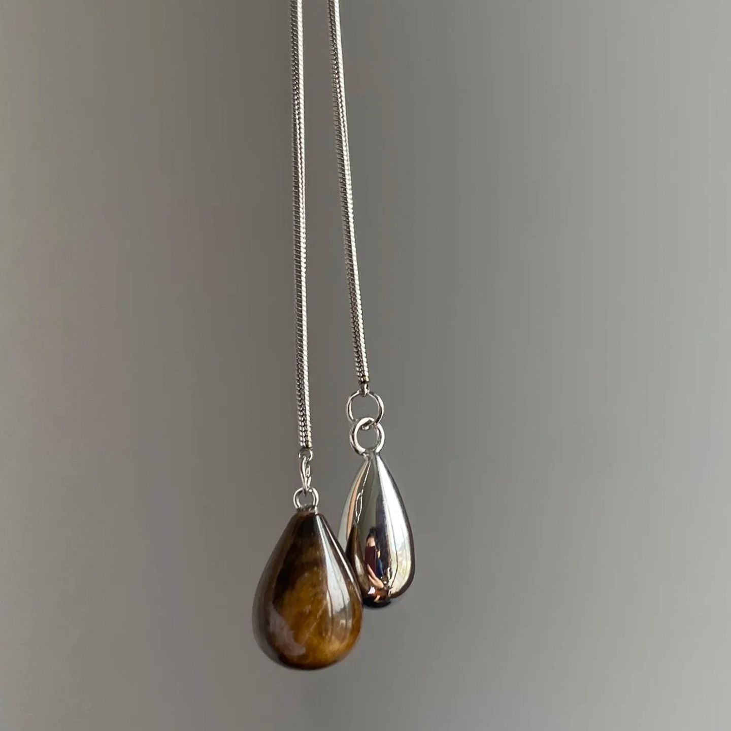 时髦单品~复古拼色水滴形吊坠可抽拉项链女款时髦老钱风毛衣链