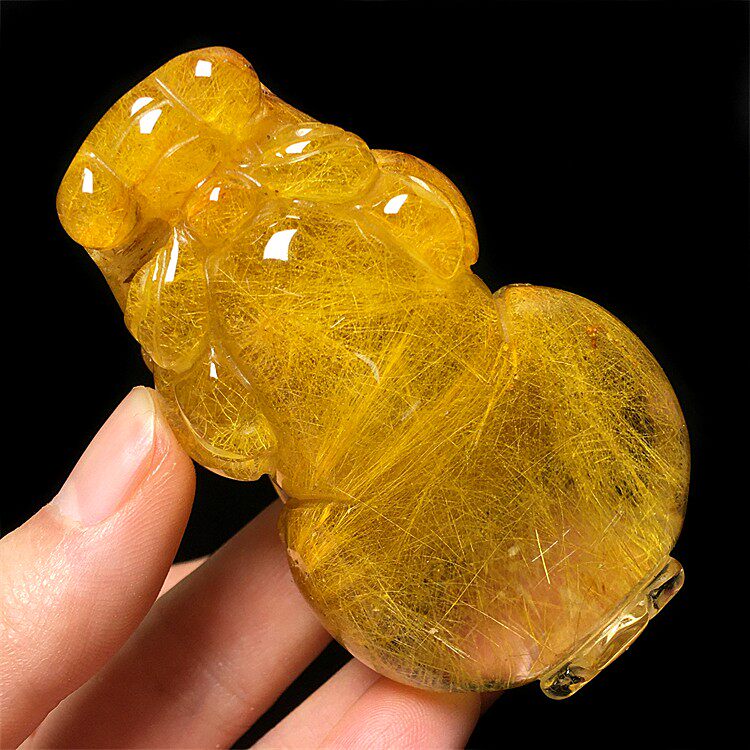 天然巴西金发晶蓝针蟾蜍貔貅吞金兽福瓜如来雕刻件车挂毛衣链吊坠