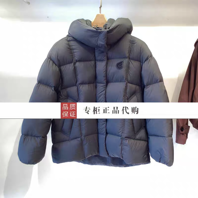 2024冬款专柜正品量感蓬松短女羽绒服6024203008吊牌价1397